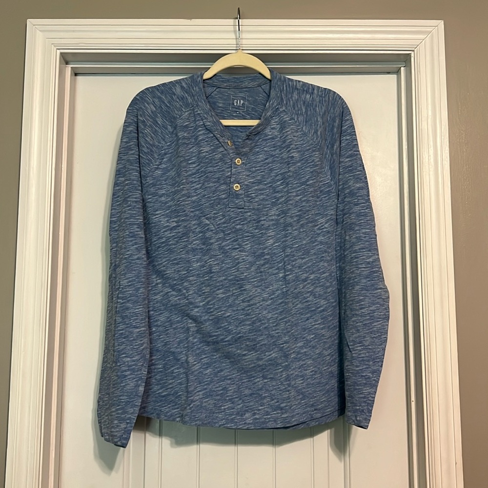 Size Medium Mens GAP Long Sleeve Shirt